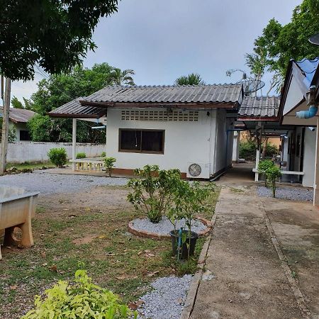 Pineapple Resort Ban Huai Thalaeng Phan Exterior photo